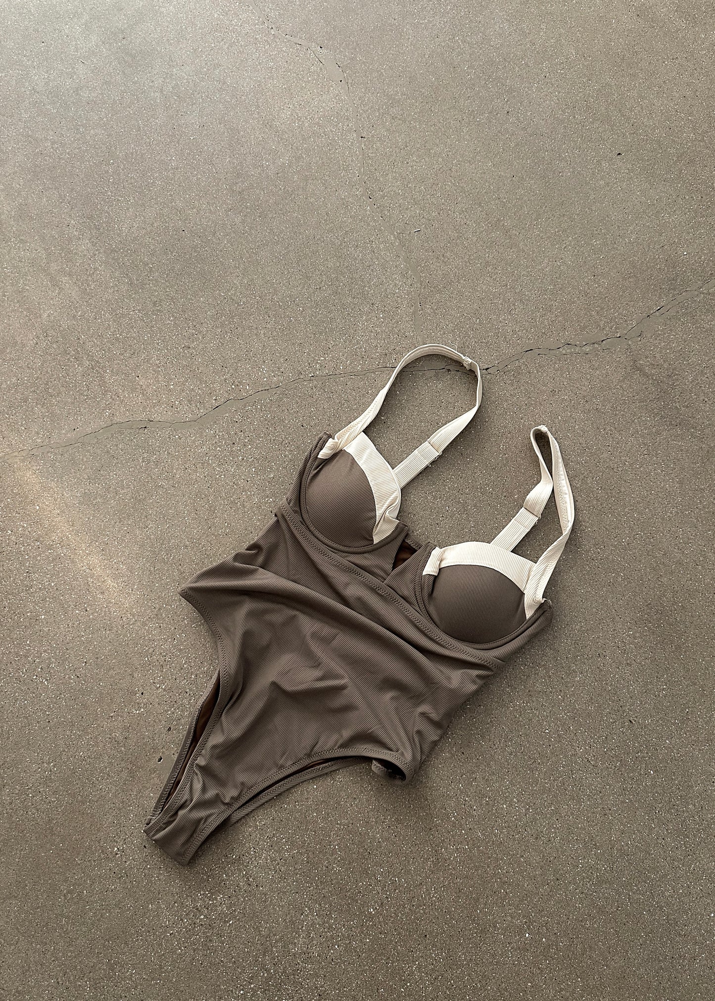 Grace One Piece - Brown/Beige