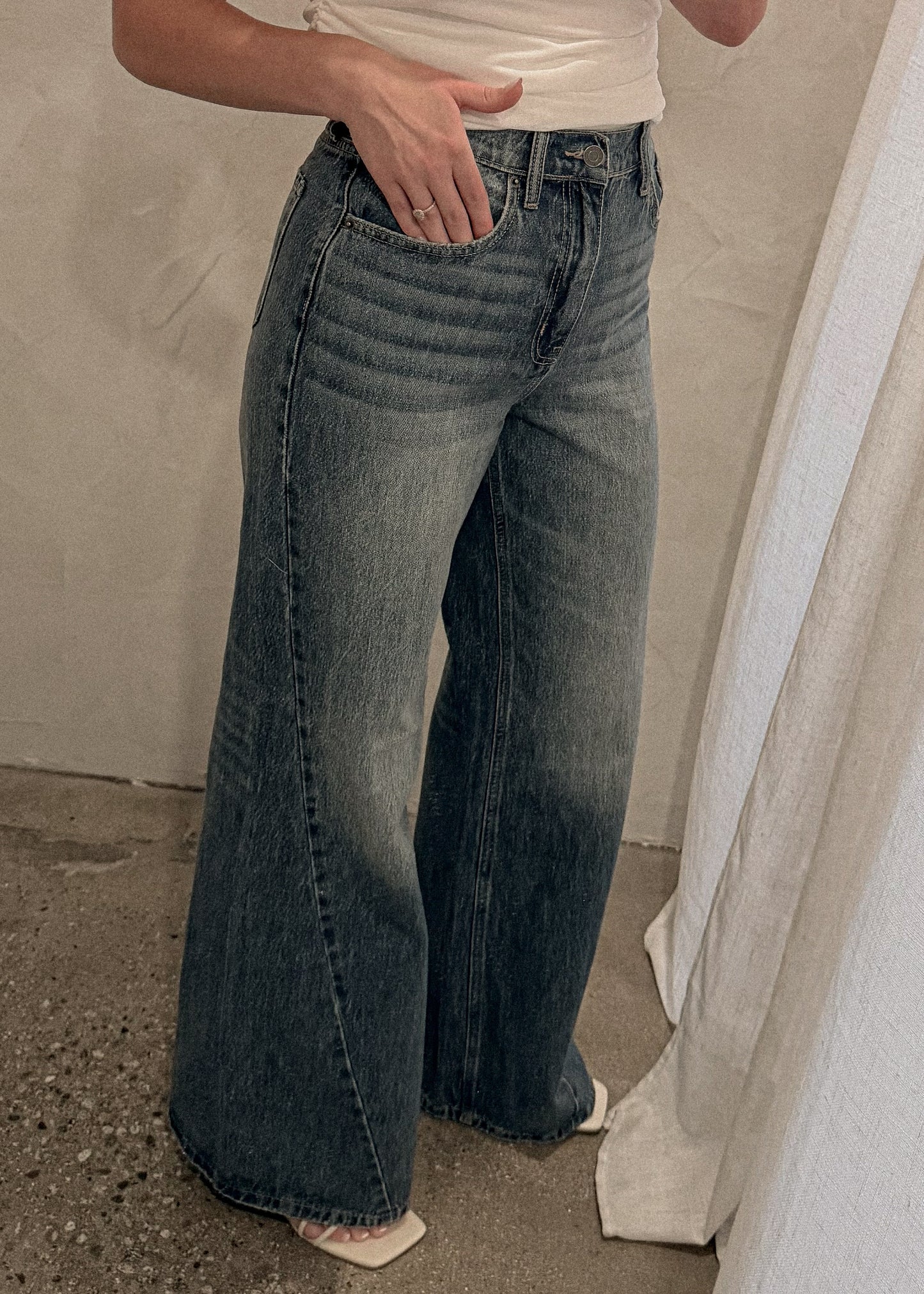 High Rise Wide Leg - Medium Wash