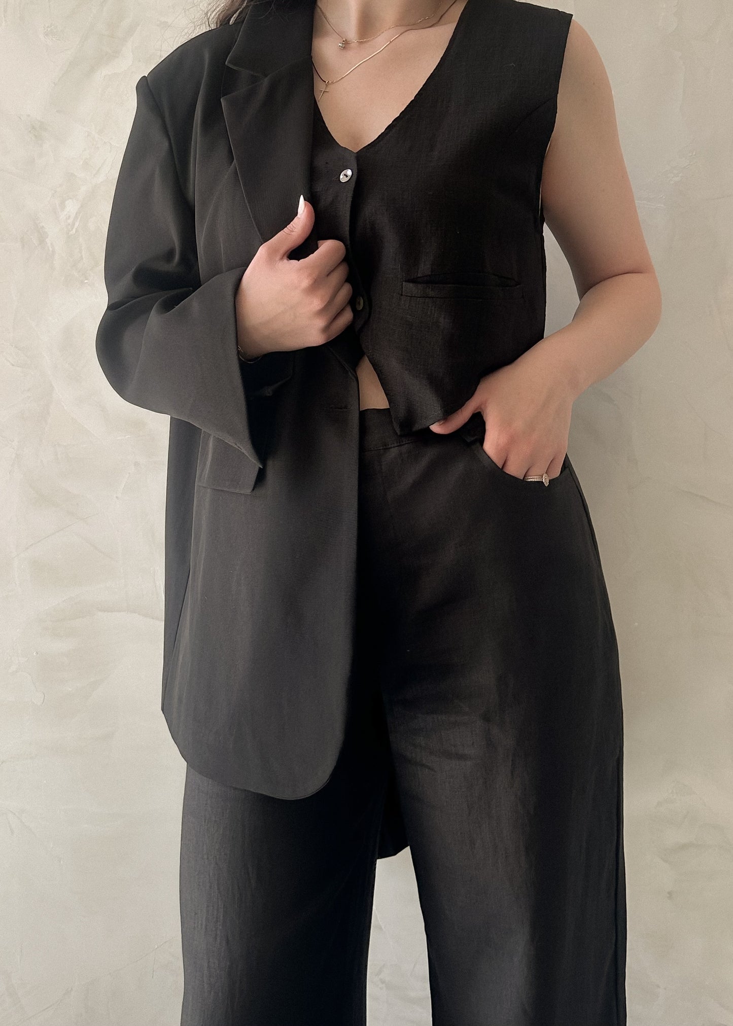Cropped Vest - Black