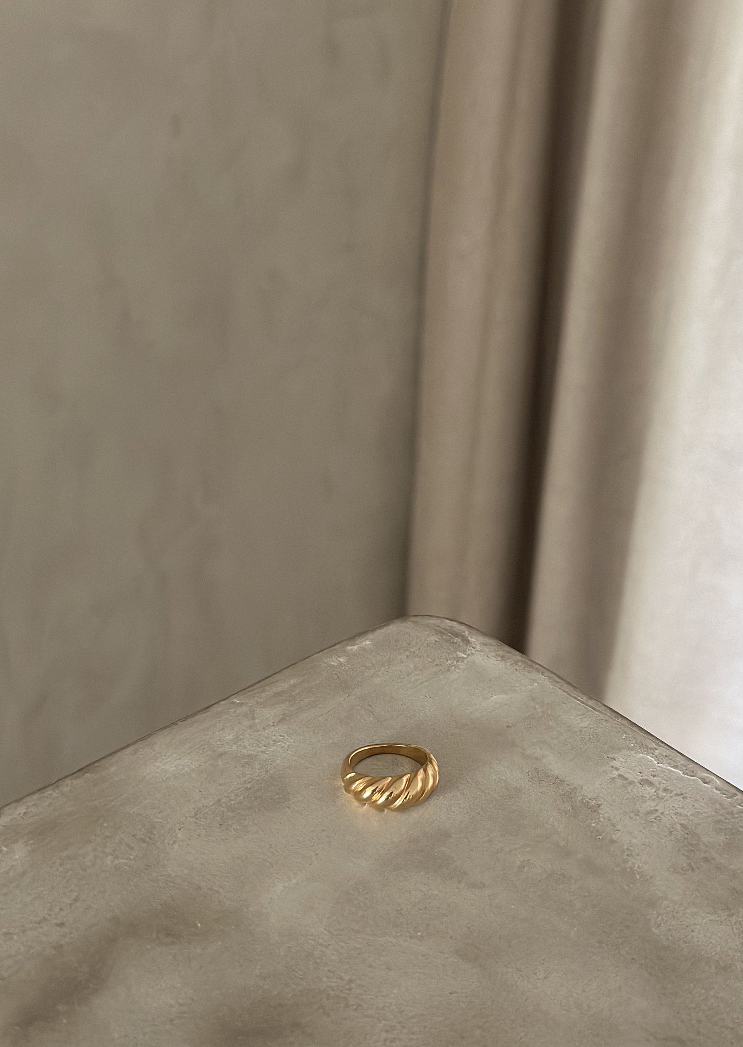 Croissant Ring - Gold