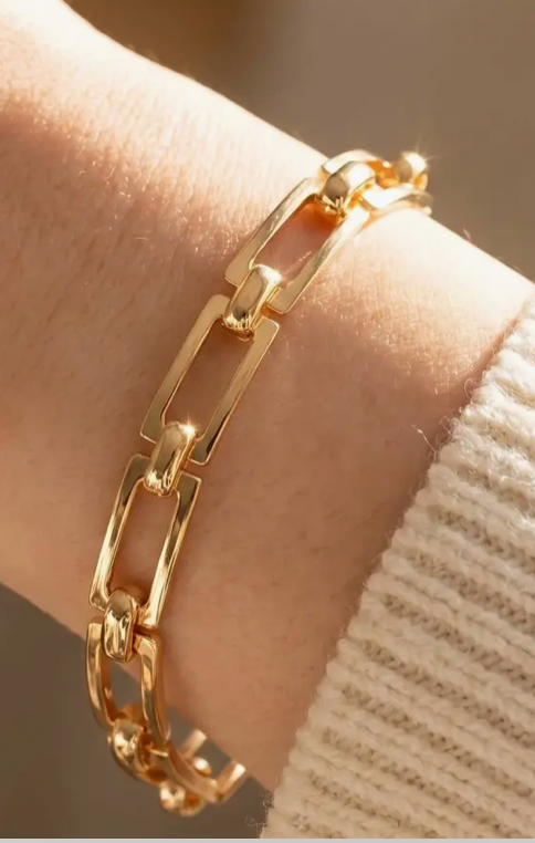 Oversized Paperclip Bracelet - Gold